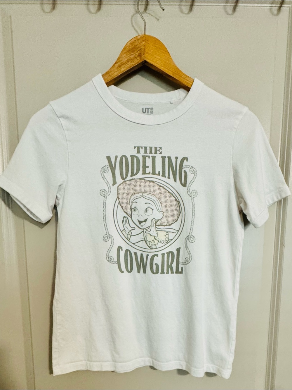 Uniqlo UT Disney Pixar Toy Story Jessie Yodeling Cowgirl T-Shirt Size S
